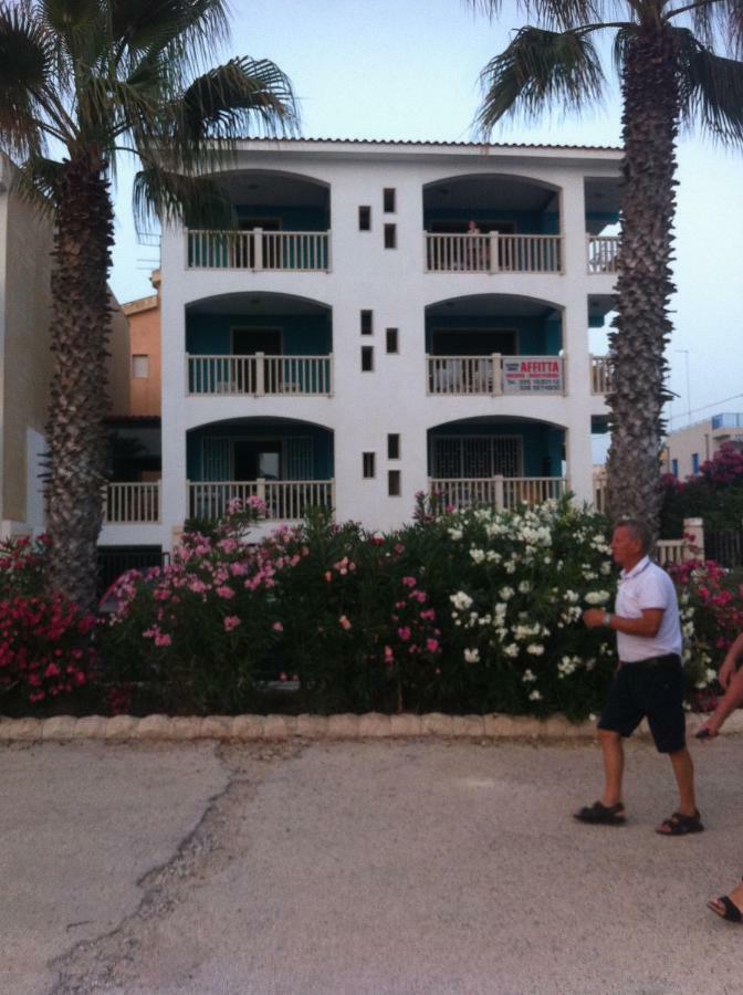 Edificio Cannizzo Scoglitti Bagian luar foto