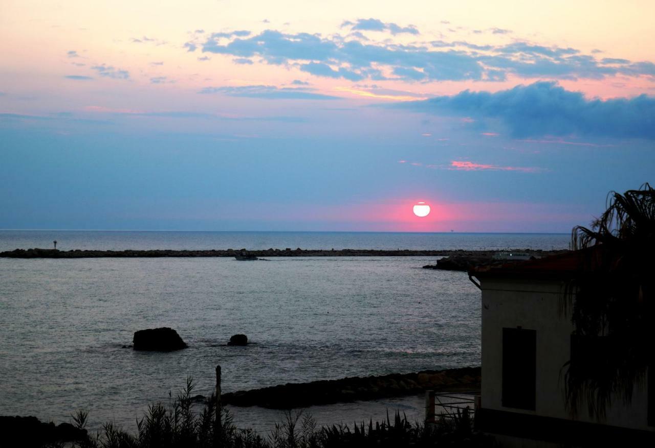 Edificio Cannizzo Scoglitti Bagian luar foto